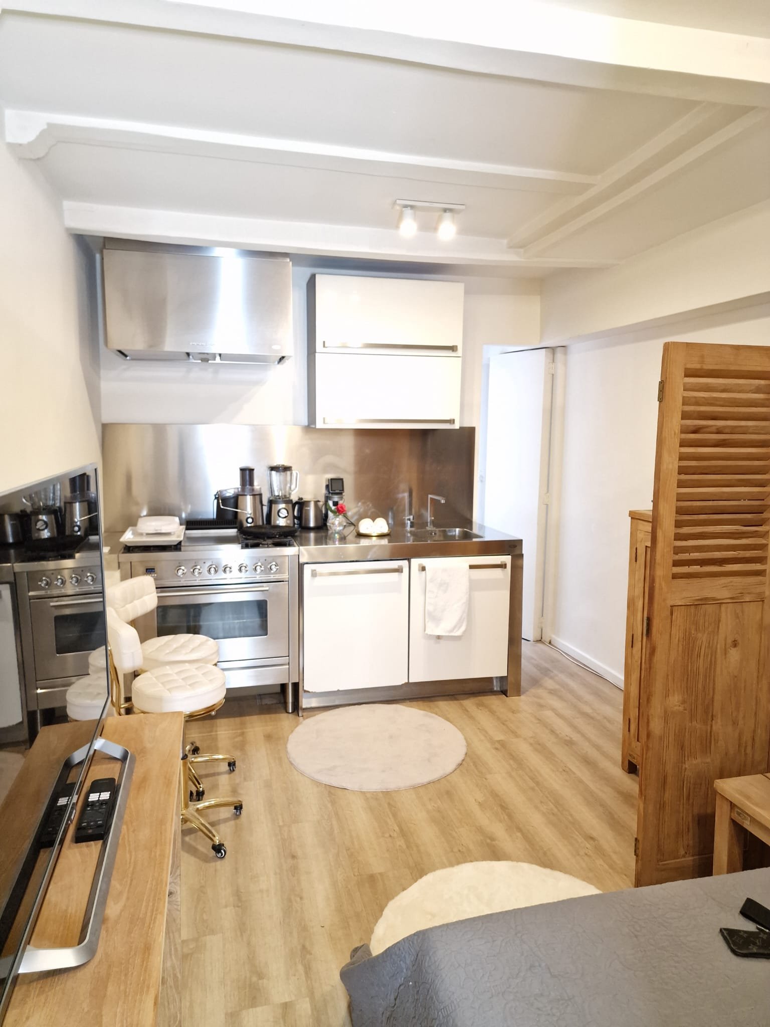 Use bitcoin or other cryptocurrencies to book and pay for apartments in Amsterdam, North Holland, Netherlands, picture 8