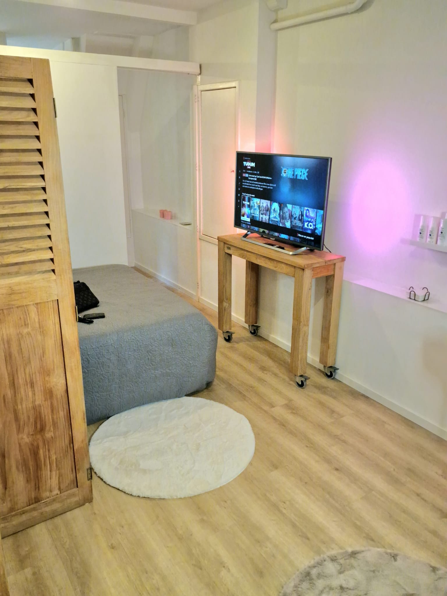 Use bitcoin or other cryptocurrencies to book and pay for apartments in Amsterdam, North Holland, Netherlands, picture 7