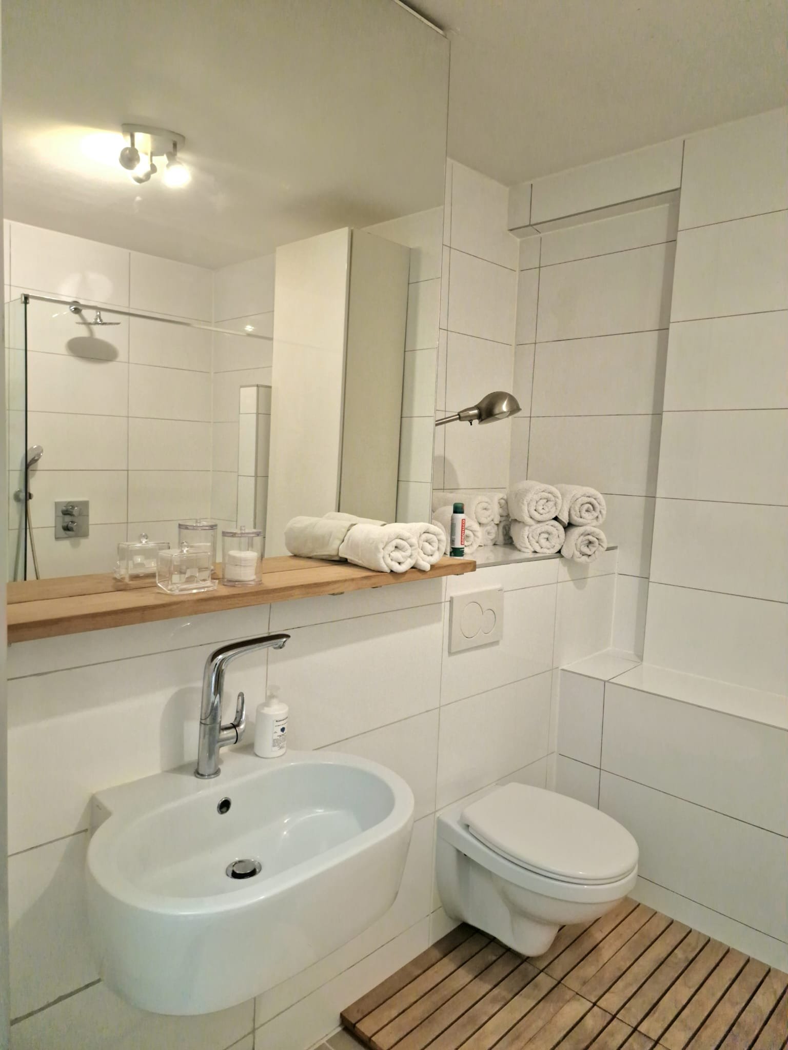Use bitcoin or other cryptocurrencies to book and pay for apartments in Amsterdam, North Holland, Netherlands, picture 5