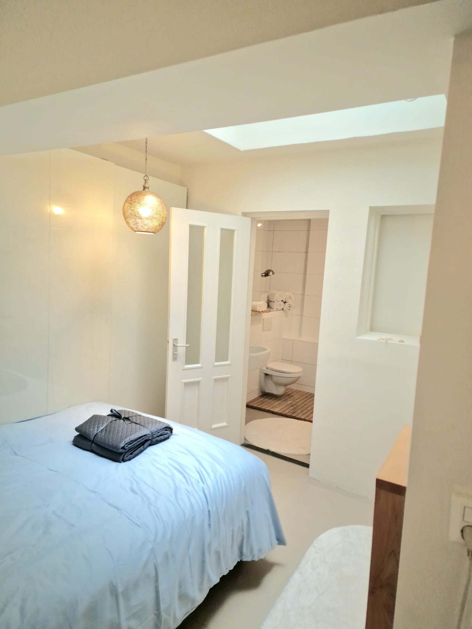 Use bitcoin or other cryptocurrencies to book and pay for apartments in Amsterdam, North Holland, Netherlands, picture 4